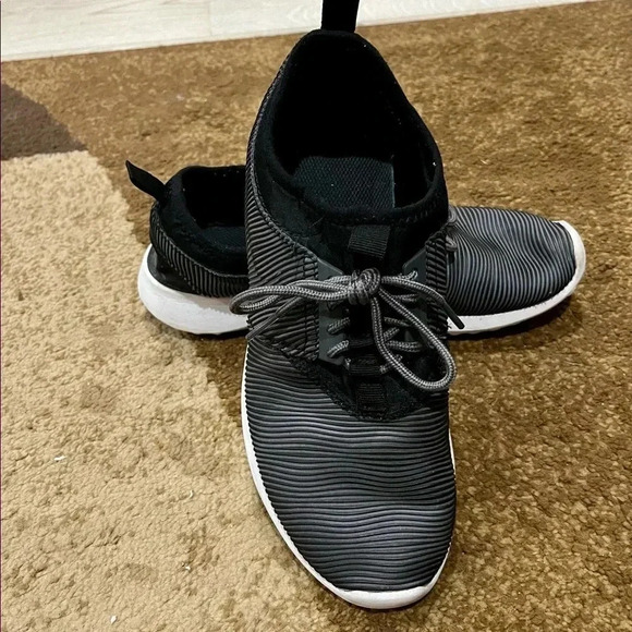 Nike black and gray womens shoes - Picture 1 of 9